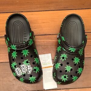 CROCS Black and Green Leaf Pattern Slippers